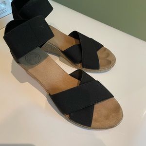 Charleston Shoes size 8 washable and very comfortable